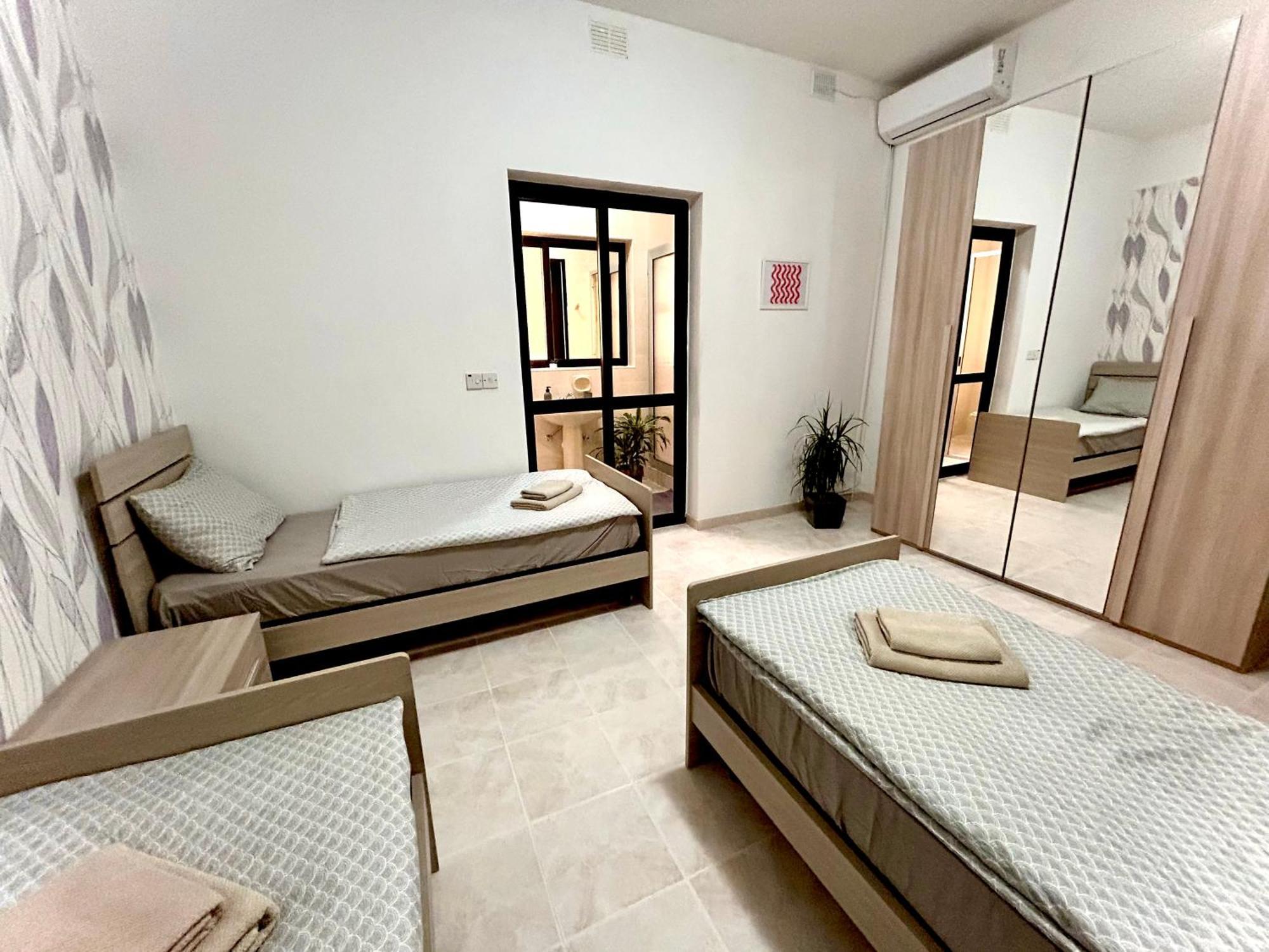 Arzella Apartments Xlendi Stylish Stay Near Beach Local Eats Buitenkant foto