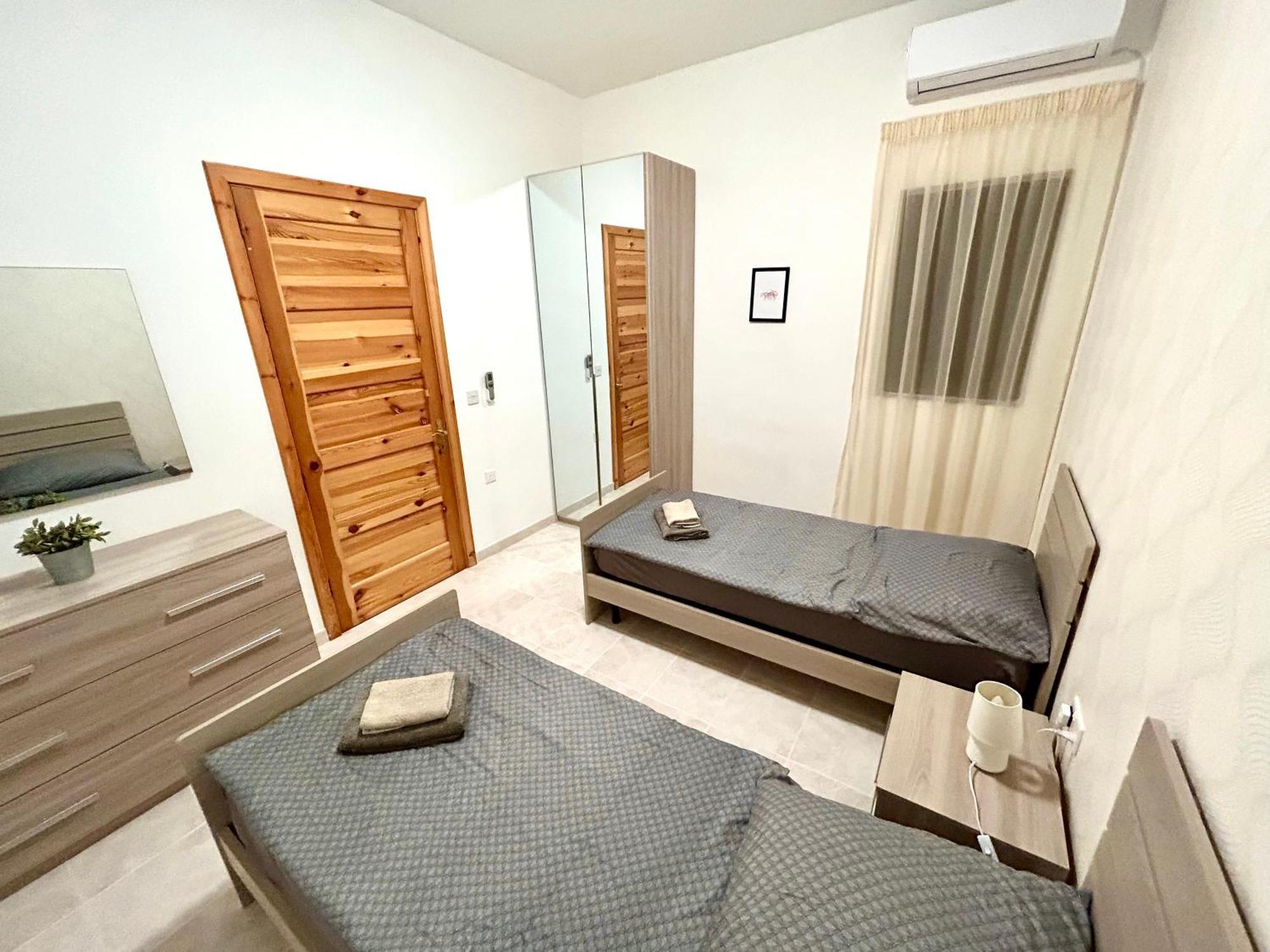 Arzella Apartments Xlendi Stylish Stay Near Beach Local Eats Buitenkant foto